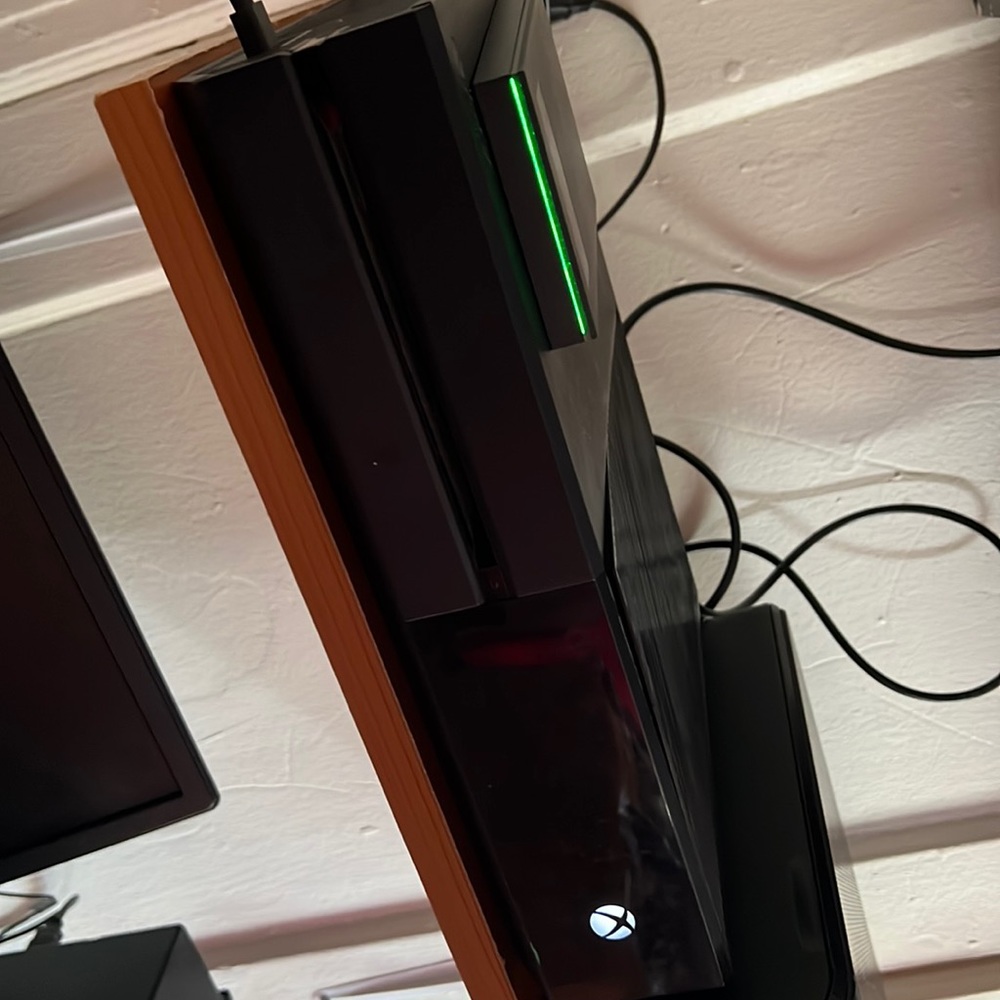 COPY - Xbox One w/ Series 2 Controller